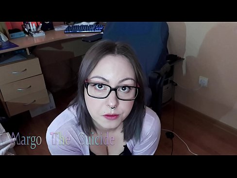 ❤️ Moza sexy con lentes chupa un consolador profundamente ante a cámara ️ Vídeo porno a nós gl.pornhdvideos.ru