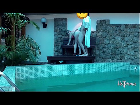 ❤️ O xefe invita a criada á piscina, pero non puido resistirse a un quente ️ Vídeo porno a nós gl.pornhdvideos.ru